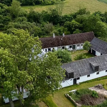 Nyaraló Historic On 17,000 M2 Natural Grounds