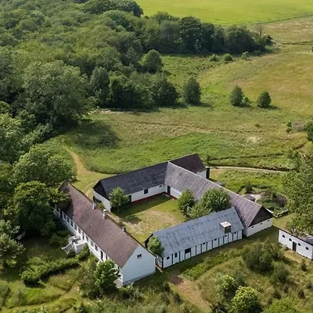 Historic On 17,000 M2 Natural Grounds Prázdninový dům
